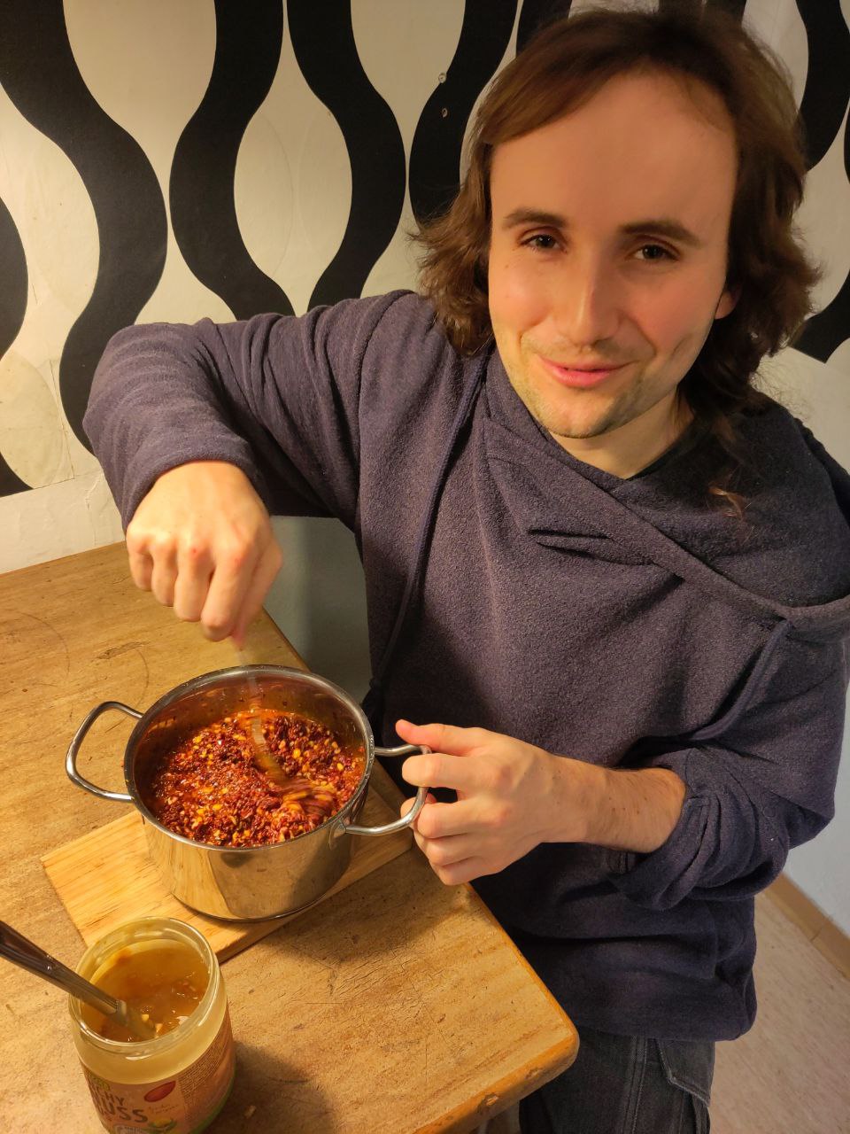 ErdnussMus umgerührt werden